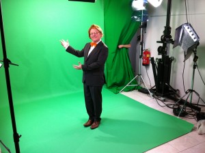 Frank als professor Van Hepscheuten voor de 'green screen'